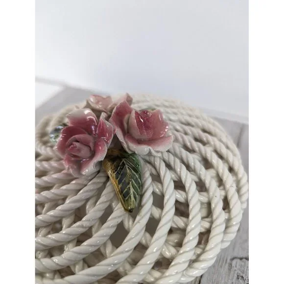 Vintage Woven Basket Weave Ceramic Covered Triniket Dish Roses Spain White Pink - Picture 2 of 9